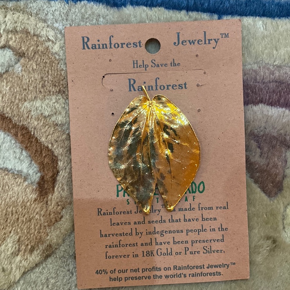 Gold dipped splitleaf pin
